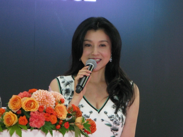 幸せオーラいっぱい！ 結婚してますます魅力的になった紀香さん