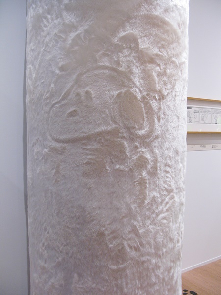 ここにもスヌーピー発見！この柱の手触り、弾力はスヌーピーのお腹を触っている感じ！