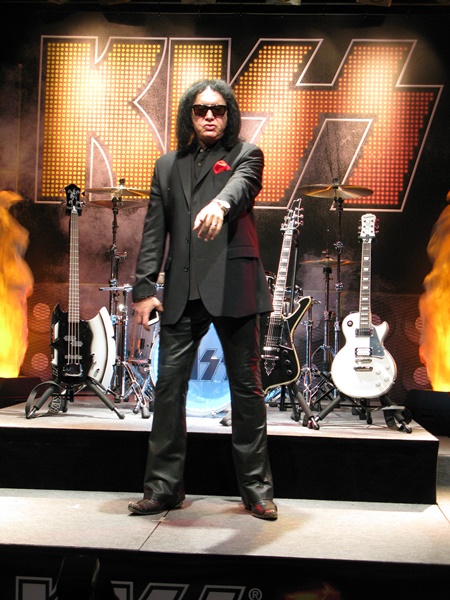 「このKISS EXPOに一歩足を踏み入れた瞬間、皆さんの夢の扉が開いたと思って欲しい」