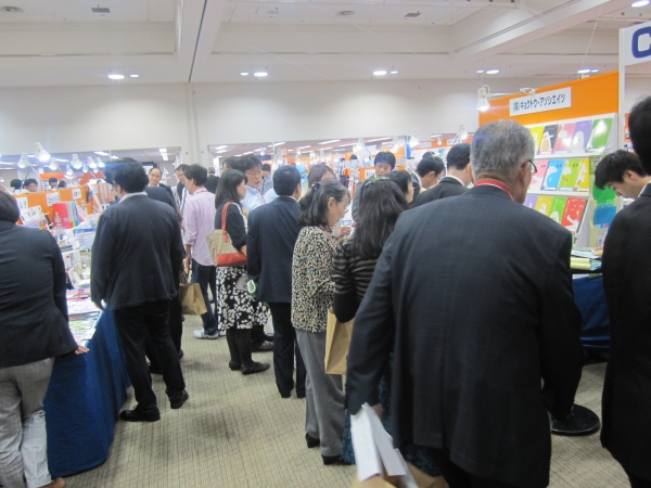 賑わいを見せる会場