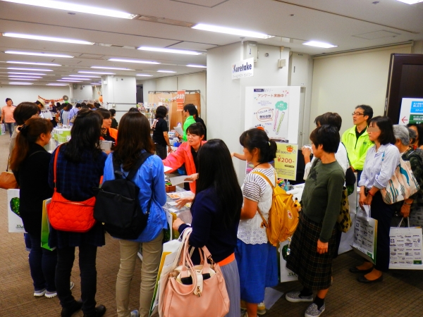 呉竹のマイカラーペンが作れる体験コーナー