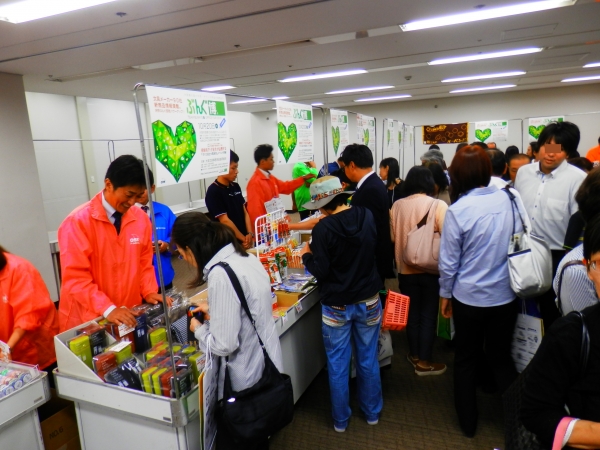 大人気の即売コーナー