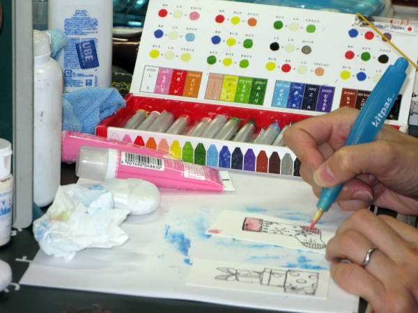 キットパスを使い水彩タッチに仕上げるＡＴＣ（アーティストトレーディングカード）作り　日本理化学工業