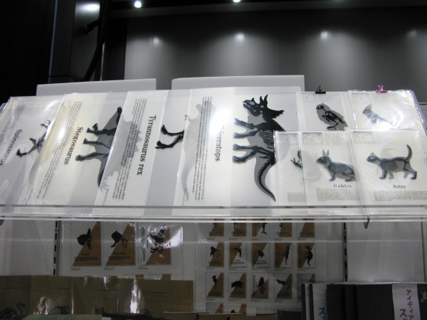 或る意味、本当にクリアーなデザイン。紙を入れるとデザインが変わる「アニマルクリアフォルダー」　スィンク