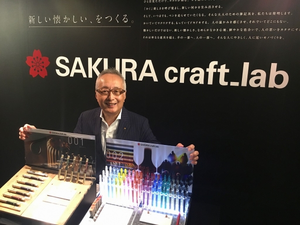 「SAKURA craft_lab」を紹介する西村社長