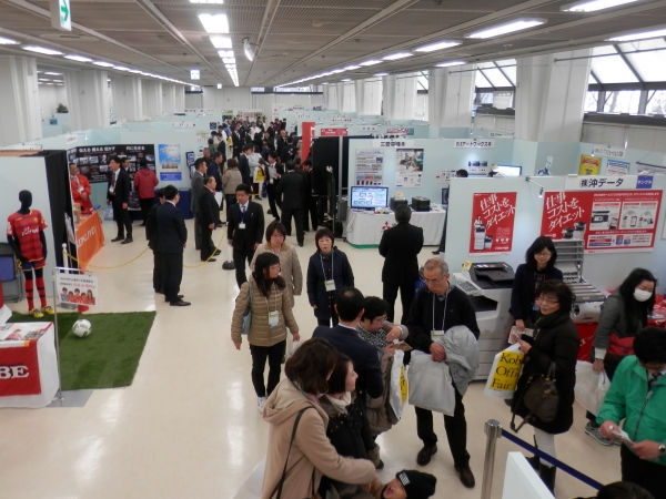 会場は終日途切れなかった