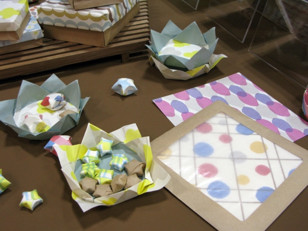 少し厚みのある美濃和紙を使用し、しっかりとして小箱も作れる「暮らしを彩るいろわし おりがみ」古川紙工