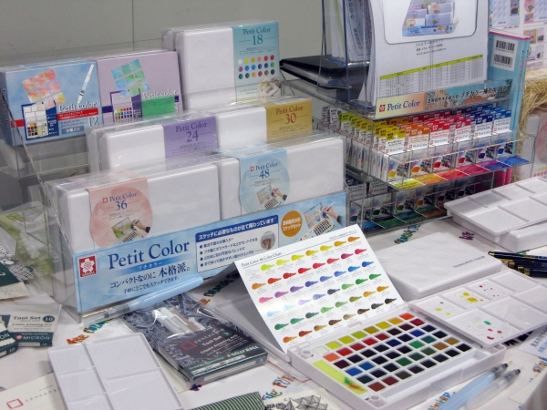 コンパクトなのに本格派！携帯できるスケッチセット「プチカラー水筆入り36色、48色」サクラクレパス