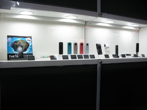 1回のシャッターで全体球360度全てを撮影。ＶＲビューアーを使えばＶＲも楽しめる「RICOH THETA」 リコー