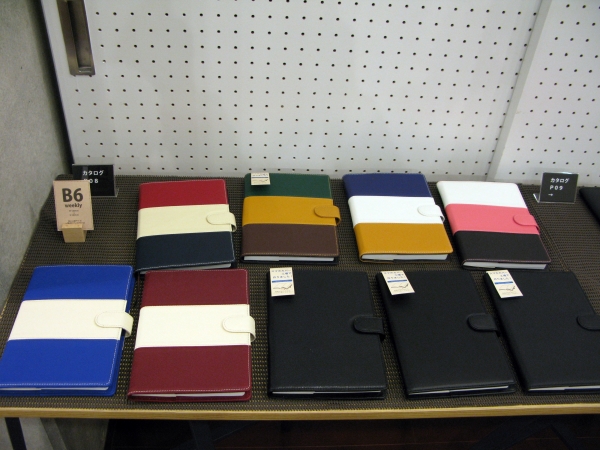 ウィークリータイプの「Ｂ6スマホ」は　手帳カバーをスマホカバー工場で製作　例のカッチの音も聞けます