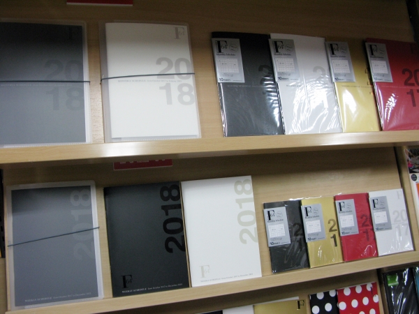 ダイアリー、ノート、書類を持ち運べる機能的なカバー付「F.O.B COOPダイアリー」キョクトウ・アソシエイツ