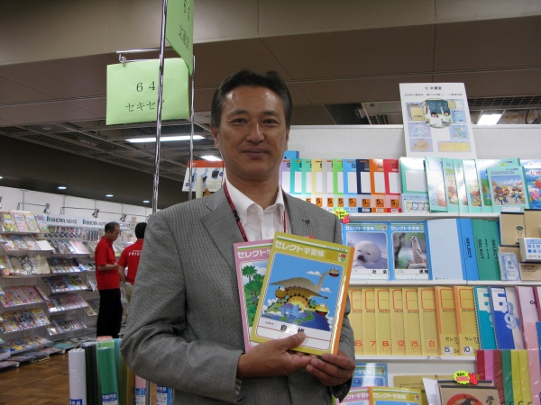 国立科学博物館監修、恐竜シリーズ第2弾「恐竜イラスト学習帳　自由帳　肉食恐竜／植物食恐竜」文運堂