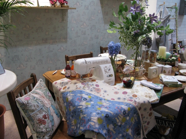 世界で一番有名なうさぎ「ピーターラビット」に囲まれたクラシカルな部屋提案ソニー・クリエイティブプロダクツ