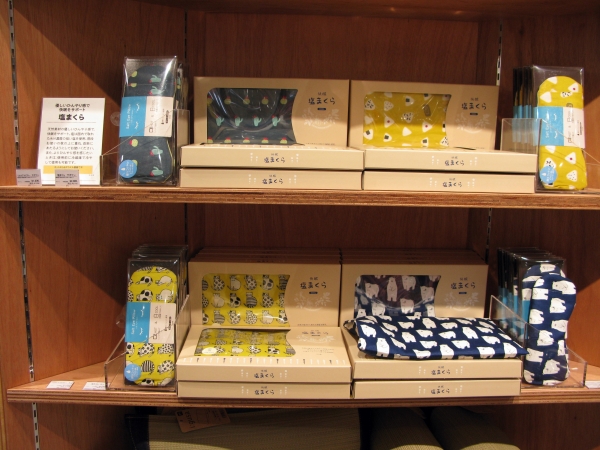 使ってみたい！天然素材の優しいひんやり感で快眠をサポート。国内の水分濃度の低い塩を使用「塩まくら」4階