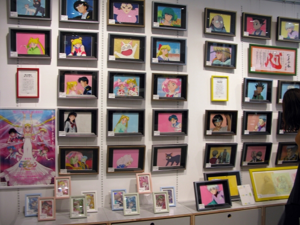 国内外で人気アニメの複製画、複製原稿、セル画などを展開「グラフィックス」6階