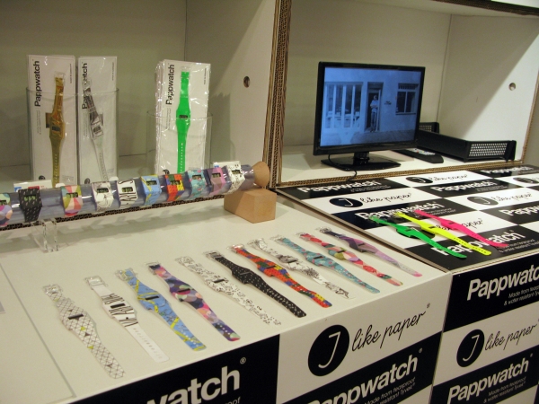 ファッションに合わせて使い分けできる！タイベック素材の腕時計「I LIKE PAPER」