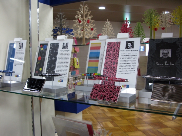 ハワイを拠点とする150名以上の世界的に著名建築家や芸術家とコラボしたステーショナリー インターアクト