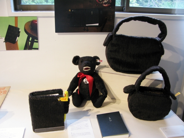 ドイツのぬいぐるみメーカーシュタイフの「誤解されやすいテディベア」がそのまま手帳カバーに！