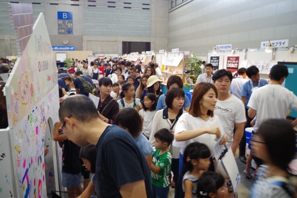 文具商品を釣り上げる「ぶんぐつり」に長蛇の列が