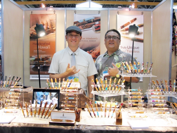 ハワイにしかない自生しないコア木材を使用した手作り万年筆　ラウラウウッドワークス