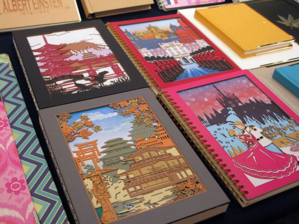 ノートの表紙を3Ｄカット技術で印刷加工するＯＥＭ提案　昶富國際實業股イ分有限公司