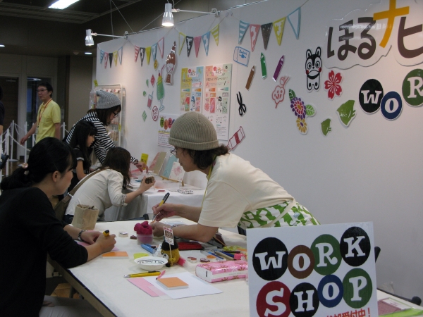 消しゴムはんこでスタンプ作りワークショップ　初心者ＯＫ　あなたの図案を一緒に彫りましょう！　どんぐり先生　シード