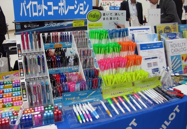 消せるボールペン「フリクションボール」にも名入れできます！販促品として効果抜群！パイロット