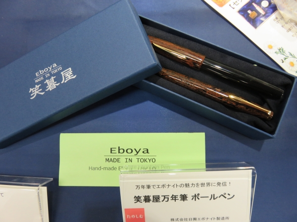 ペン先はドイツ製の14金ペン先。字幅はF、MF、M、Bから選べる。