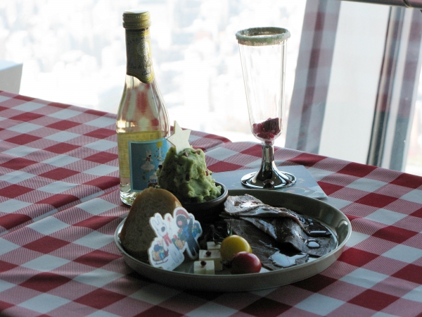 おいしいもの大好き！リサとカスパールのローストビーフプレートと 永遠の友達（トワトモ）とサンテ！ベリースパークリング（ノンアルコール） 