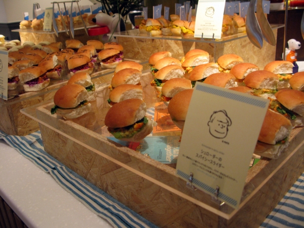 チャーリー・ブラウンのプルドポーク、ライナスのパンプキンナッツ・スラーダーナド6種