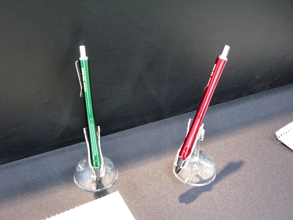 ノックなしで書き続けられるシャープペン『ノノック』待望の新色登場　オート