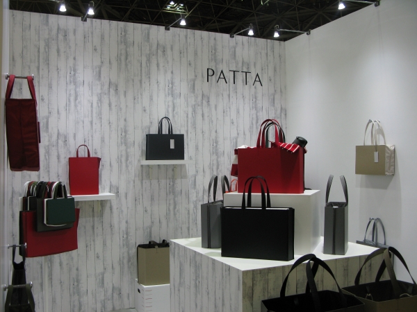 ちょっとそこまでの移動にちょうど良い、パタパタたためるバッグ「パッタ」コクヨＭＶＰ