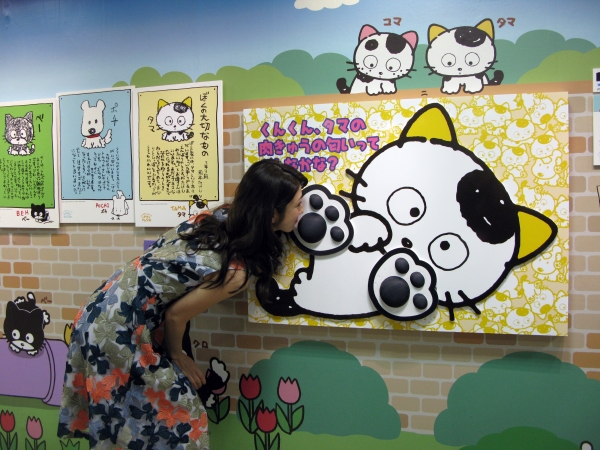 タマの肉球の匂いの感想は「ギャップがたまらない～」とゆうこりん