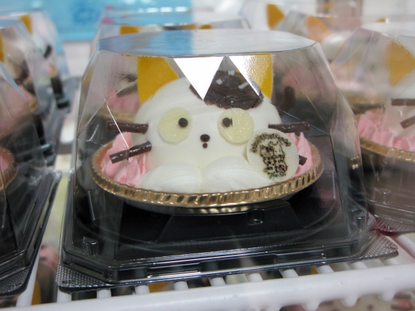 インスタ映え！35周年限定 タマケーキ/ポチケーキ　各930円/1個（コースター付き）