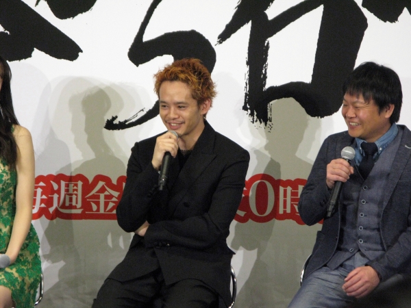 「明日頑張ろう、明日一歩を踏み出してようという気持ちになれるドラマです」