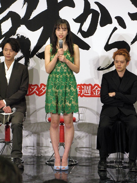 宮本が一目惚れをする甲田美沙子役・華村あすかは、「宮本は恋愛に不器用な素直になれない恋人」