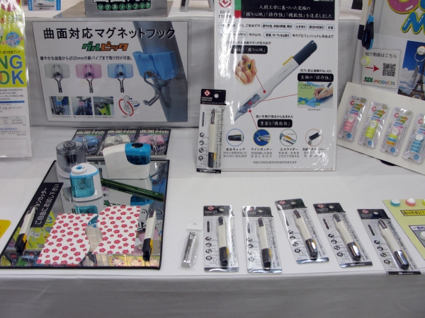 切り絵、ペーパークラフトに！人間工学に基づいた本格30度刃の「プレシジョンカッター」エスディアイジャパン