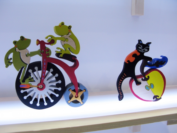 絵からそのまま飛び出したような触って、飾って楽しい組み木立体アート「ミャゴレグノ」