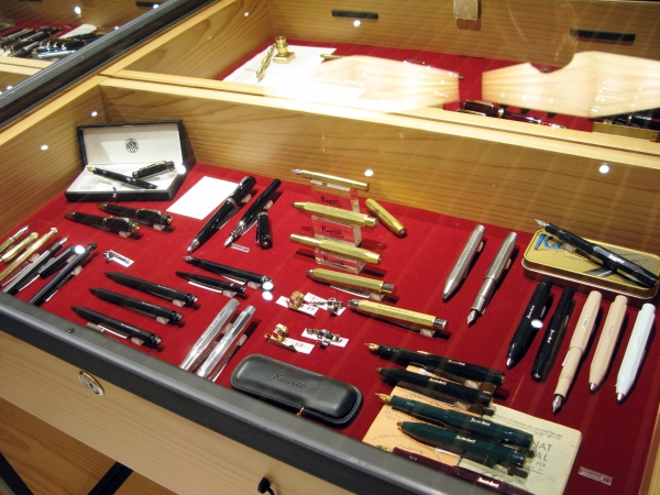 筆記具やインクなどの書くための道具