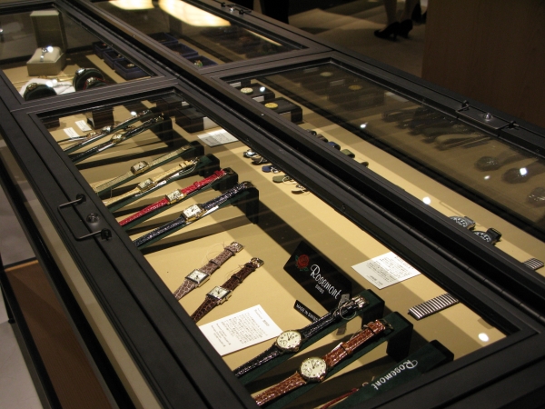 ノスタルジー感じさせる古典的なデザイン、スイス製「Rosemont」腕時計