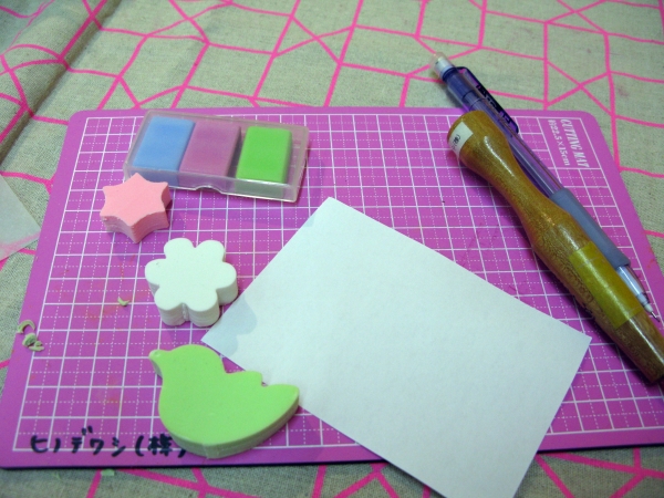 お茶は飲めませんが、当たったはんけしくんをおしゃべりしながら彫れる「はんけしくんホリホリcafe」ヒノデワシ