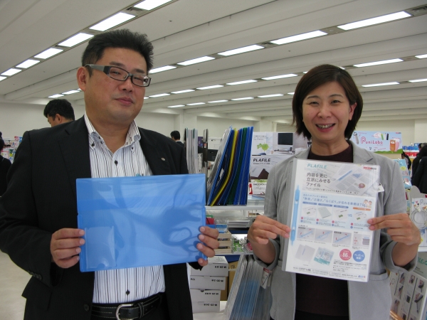 このファイルなら、あなたのプレゼン内容がさらに際立つ「プラファイル（名刺ポケット付）」LIHIT LAB.