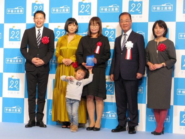 「明日また友達になる」。「また」がついていることで、友達というのは一度仲が悪くなっても何度でもまた仲良くなれる