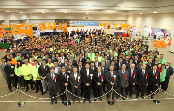 ぶんぐ博恒例の全員で集合写真