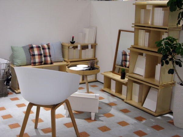 あなたのお部屋のイメージやカフェの店内にインテリアとして置くための本もセレクト提案「HummingBird Bookshelf」