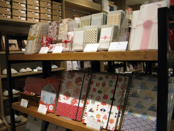 上質な佇まいを感じる暮らしを提案する雑貨「AKOMEYA　TOKYO」