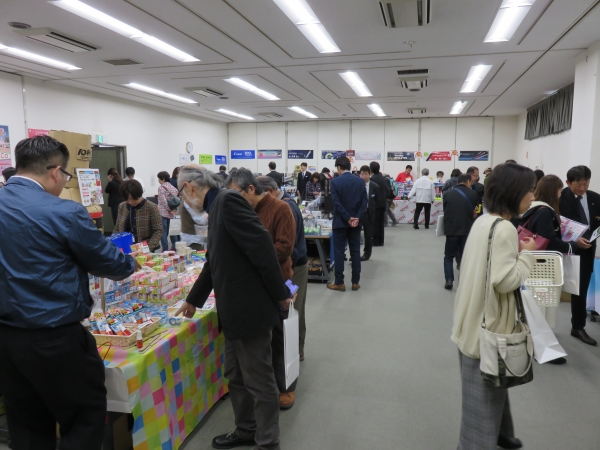 説明員による熱心な説明