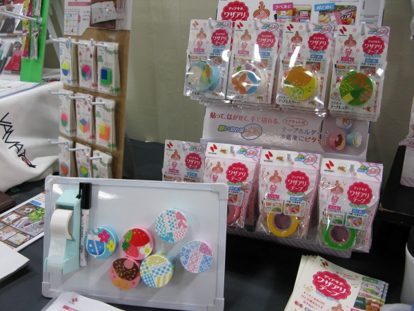 キッチンまわりの保存容器ラベル、封どめに。貼って、はがせて、手で切れる「ワザアリ（TM)テープ」ニチバン