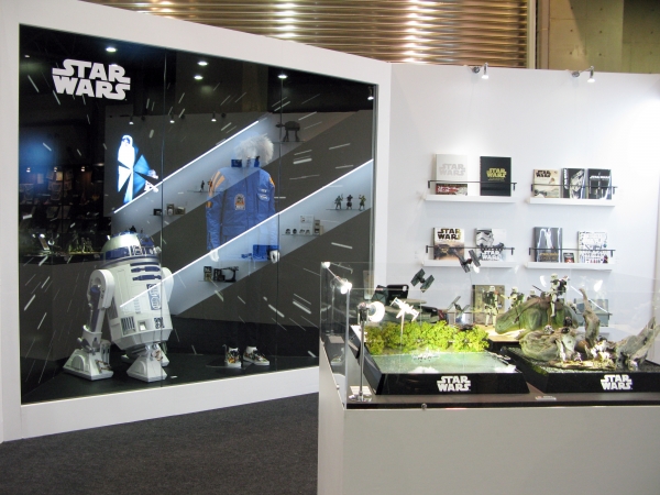 「スター・ウォーズ／エピソード9（仮題）」の公開に向けて、商品を通じて歴史やストーリーを振り返るブース