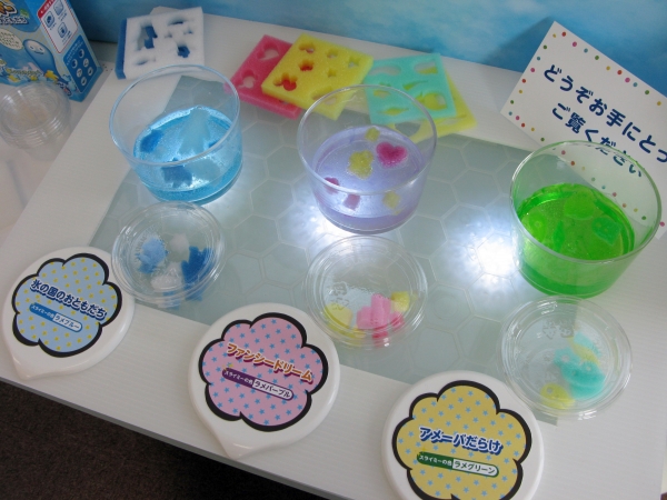 新感触スポンジを入れプニュっと楽しいスライミー「氷の国のおともだち」「ファンシードリーム」「アメーバーだらけ」